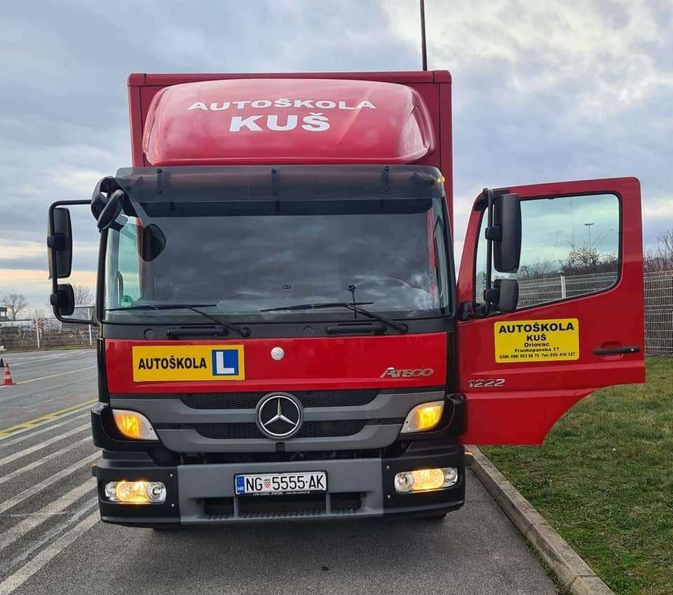 Sretan i siguran Uskrs želi vam Autoškola Kuš Oriovac!