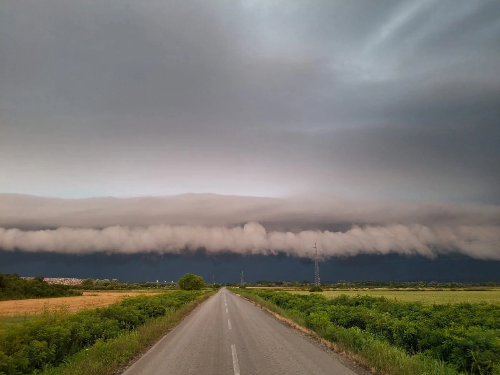 Primjer shelf clouda u utorak popodne u Sl. Kobašu