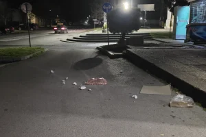 FOTO: Olujni vjetar razbacao kartone po centru Oriovca