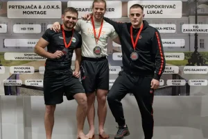 Tin Nožinić s medaljom oko vrata stigao kući