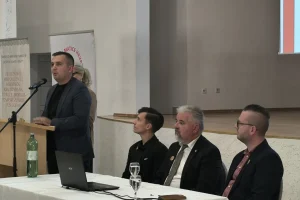 Šmit: “Zahvaljujem se Ogranku Matice hrvatske i Družbi hrvatskog zmaja što su nam ovdje uveličali proslavu Dana učitelja”