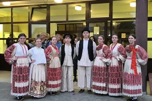 [FOTO] Održana dječja smotra folklora “Jesen stigla, svega sada ima” u Lužanima