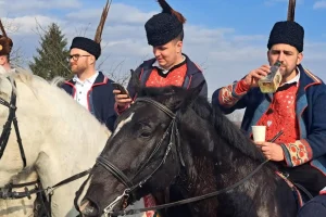 Tradicija na konjima: Pokladno jahanje oživjelo Dubočac i Banovce