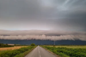 Primjer shelf clouda u utorak popodne u Sl. Kobašu