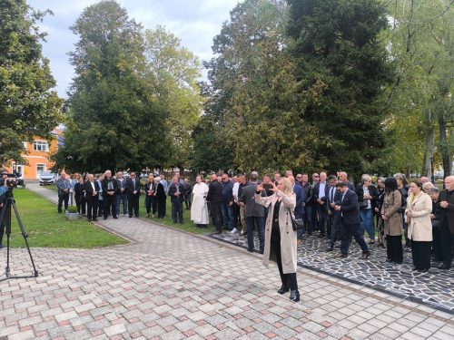 557707969 122136248564925248 235184545768351199 n